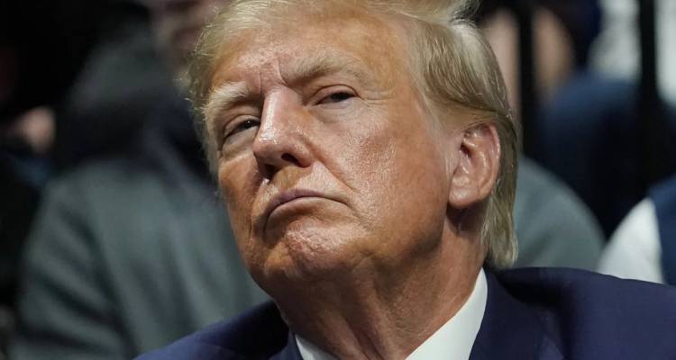 &Tau;&rho;&alpha;&mu;&pi;: &Tau;&eta;&nu; &Tau;&rho;ί&tau;&eta; &pi;&alpha;&rho;&alpha;&delta;ί&delta;&epsilon;&tau;&alpha;&iota; &sigma;&tau;&eta; &Delta;&iota;&kappa;&alpha;&iota;&omicron;&sigma;ύ&nu;&eta; | &Pi;&rho;ώ&tau;&eta; &phi;&omicron;&rho;ά &alpha;&sigma;&kappa;&epsilon;ί&tau;&alpha;&iota; &pi;&omicron;&iota;&nu;&iota;&kappa;ή &delta;ί&omega;&xi;&eta; &sigma;&epsilon; &pi;&rho;ώ&eta;&nu; &pi;&rho;ό&epsilon;&delta;&rho;&omicron;