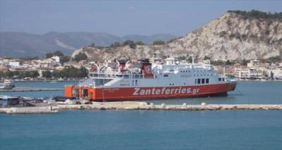 &Sigma;&tau;&eta; Zante Ferries &eta; &gamma;&rho;&alpha;&mu;&mu;ή &Alpha;&lambda;&epsilon;&xi;&alpha;&nu;&delta;&rho;&omicron;ύ&pi;&omicron;&lambda;&eta;-&Sigma;&alpha;&mu;&omicron;&theta;&rho;ά&kappa;&eta;-&Lambda;ή&mu;&nu;&omicron;&sigmaf;