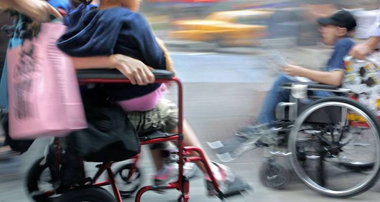 Ερώτηση Κομνηνάκα  στους Υπουργούς Εθνικής Άμυνας και Παιδείας για τη μεταφορά μαθητών με αναπηρία απο στρατιωτικό προσωπικό   
