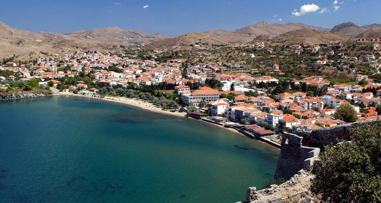 &Lambda;ή&mu;&nu;&omicron;&sigmaf;: &Tau;&omicron; &pi;&alpha;&nu;έ&mu;&omicron;&rho;&phi;&omicron; &alpha;&kappa;&rho;&iota;&tau;&iota;&kappa;ό &nu;&eta;&sigma;ί &pi;&rho;&alpha;&gamma;&mu;&alpha;&tau;&iota;&kappa;ό &sigma;&tau;&omicron;&lambda;ί&delta;&iota; &tau;&omicron;&upsilon; &Alpha;&iota;&gamma;&alpha;ί&omicron;&upsilon; | &Pi;&alpha;&nu;&omicron;&rho;&alpha;&mu;&iota;&kappa;ό &beta;ί&nu;&tau;&epsilon;&omicron;