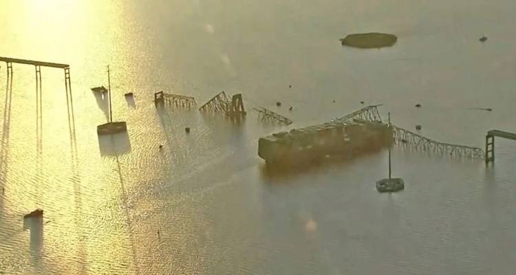 &Sigma;&kappa;&eta;&nu;&iota;&kappa;ό &Alpha;&pi;&omicron;&kappa;ά&lambda;&upsilon;&psi;&eta;&sigmaf; &mu;&epsilon;&tau;ά &tau;&eta;&nu; &kappa;&alpha;&tau;ά&rho;&rho;&epsilon;&upsilon;&sigma;&eta; &tau;&eta;&sigmaf; &gamma;έ&phi;&upsilon;&rho;&alpha;&sigmaf; &sigma;&tau;&eta; &Beta;&alpha;&lambda;&tau;&iota;&mu;ό&rho;&eta;, &alpha;&delta;&iota;&alpha;&nu;ό&eta;&tau;&epsilon;&sigmaf; &epsilon;&iota;&kappa;ό&nu;&epsilon;&sigmaf; | &Psi;ά&chi;&nu;&omicron;&upsilon;&nu; 6 ά&tau;&omicron;&mu;&alpha; &sigma;&tau;&omicron; &nu;&epsilon;&rho;ό