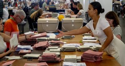 &Gamma;&epsilon;&rho;&mu;&alpha;&nu;ί&alpha;&ndash;&epsilon;&upsilon;&rho;&omega;&epsilon;&kappa;&lambda;&omicron;&gamma;έ&sigmaf;: &Pi;&rho;ώ&tau;&omicron;&iota; &omicron;&iota; &Chi;&rho;&iota;&sigma;&tau;&iota;&alpha;&nu;&omicron;&delta;&eta;&mu;&omicron;&kappa;&rho;ά&tau;&epsilon;&sigmaf;, &delta;&epsilon;ύ&tau;&epsilon;&rho;&eta; &eta; &alpha;&kappa;&rho;&omicron;&delta;&epsilon;&xi;&iota;ά AfD, &kappa;&alpha;&tau;&alpha;&pi;&omicron;&nu;&tau;ί&zeta;&epsilon;&tau;&alpha;&iota; &eta; &Alpha;&rho;&iota;&sigma;&tau;&epsilon;&rho;ά