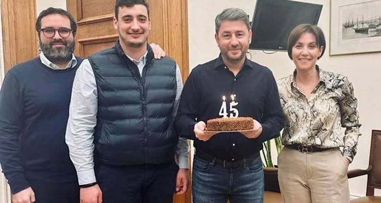 &Nu;ί&kappa;&omicron;&sigmaf; &Alpha;&nu;&delta;&rho;&omicron;&upsilon;&lambda;ά&kappa;&eta;&sigmaf;: &Omicron; &alpha;&rho;&chi;&eta;&gamma;ό&sigmaf; &tau;&omicron;&upsilon; &Pi;&Alpha;&Sigma;&Omicron;&Kappa; έ&gamma;&iota;&nu;&epsilon; 45 &epsilon;&tau;ώ&nu;