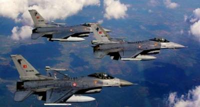 &Sigma;&upsilon;&nu;&epsilon;&chi;ί&zeta;&omicron;&nu;&tau;&alpha;&iota; &omicron;&iota; &pi;&rho;&omicron;&kappa;&lambda;ή&sigma;&epsilon;&iota;&sigmaf; &sigma;&tau;&omicron; &Alpha;&iota;&gamma;&alpha;ί&omicron; | &Tau;&rho;&epsilon;&iota;&sigmaf; &pi;&alpha;&rho;&alpha;&beta;&iota;ά&sigma;&epsilon;&iota;&sigmaf; &alpha;&pi;ό &tau;&omicron;&upsilon;&rho;&kappa;&iota;&kappa;ά &mu;&alpha;&chi;&eta;&tau;&iota;&kappa;ά