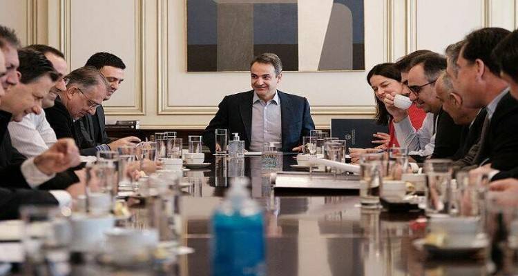 &Epsilon;&pi;&iota;&pi;&lambda;έ&omicron;&nu; 929 &gamma;&iota;&alpha;&tau;&rho;&omicron;ί &kappa;&alpha;&iota; &nu;&omicron;&sigma;&eta;&lambda;&epsilon;&upsilon;&tau;έ&sigmaf; &alpha;&pi;ό &beta;&delta;&omicron;&mu;ά&delta;&alpha;