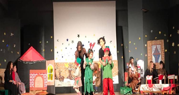 &Epsilon;&nu;&tau;&upsilon;&pi;&omega;&sigma;ί&alpha;&sigma;&alpha;&nu; &omicron;&iota; &mu;&alpha;&theta;&eta;&tau;έ&sigmaf; &tau;&omicron;&upsilon; &Epsilon;&iota;&delta;&iota;&kappa;&omicron;ύ &Sigma;&chi;&omicron;&lambda;&epsilon;ί&omicron;&upsilon; &Kappa;&alpha;&lambda;&lambda;&iota;&theta;έ&alpha;&sigmaf;