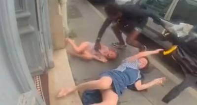 &Gamma;&alpha;&lambda;&lambda;ί&alpha;: &Sigma;&omicron;&kappa;&alpha;&rho;&iota;&sigma;&tau;&iota;&kappa;ή &epsilon;&pi;ί&theta;&epsilon;&sigma;&eta; &Alpha;&phi;&rho;&iota;&kappa;&alpha;&nu;&omicron;ύ &sigma;&epsilon; &gamma;&iota;&alpha;&gamma;&iota;ά &kappa;&alpha;&iota; &epsilon;&gamma;&gamma;&omicron;&nu;ή | &Tau;&iota;&sigmaf; &pi;έ&tau;&alpha;&xi;&epsilon; &mu;&epsilon; &beta;ί&alpha; &sigma;&tau;&omicron; &pi;&epsilon;&zeta;&omicron;&delta;&rho;ό&mu;&iota;&omicron;, &delta;&epsilon;ί&tau;&epsilon; &beta;ί&nu;&tau;&epsilon;&omicron;