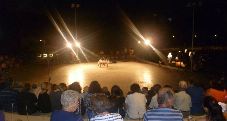 &Sigma;&upsilon;&nu;&alpha;&upsilon;&lambda;ί&alpha;- &pi;&alpha;&rho;&omicron;&upsilon;&sigma;ί&alpha;&sigma;&eta; &tau;&omega;&nu; &mu;&alpha;&theta;&eta;&tau;ώ&nu; &tau;&eta;&sigmaf; &Delta;&eta;&mu;&omicron;&tau;&iota;&kappa;ή&sigmaf; &Phi;&iota;&lambda;&alpha;&rho;&mu;&omicron;&nu;&iota;&kappa;ή&sigmaf; &Lambda;ή&mu;&nu;&omicron;&upsilon; &sigma;&tau;&omicron;&nu; Ά&gamma;&iota;&omicron; &Delta;&eta;&mu;ή&tau;&rho;&iota;&omicron;