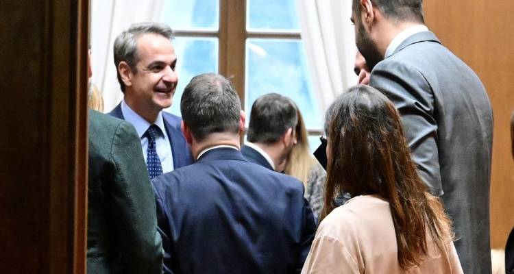 Πάνω από μια ώρα η συνάντηση Μητσοτάκη-Ανδρουλάκη -«Η συναίνεση είναι ένα ταγκό που αφορά δύο»