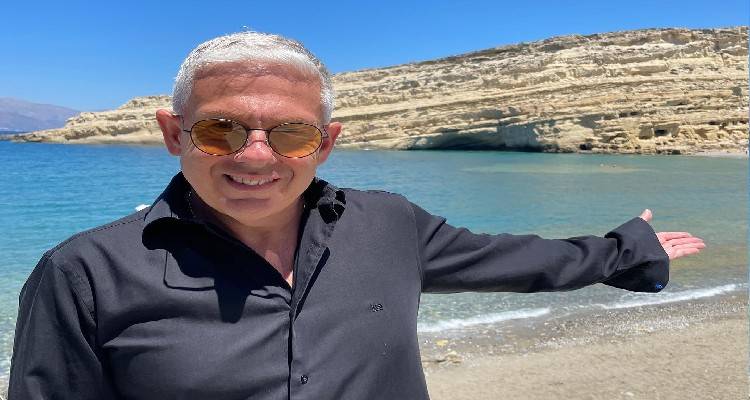 Έ&rho;&chi;&omicron;&nu;&tau;&alpha;&iota; &Lambda;ή&mu;&nu;&omicron; &omicron;&iota; "&Epsilon;&iota;&kappa;ό&nu;&epsilon;&sigmaf;" &tau;&omicron;&upsilon; &Tau;ά&sigma;&omicron;&upsilon; &Delta;&omicron;ύ&sigma;&eta;