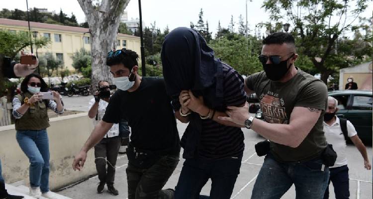 Νέα Σμύρνη: Κρατούμενος μέχρι τη Δευτέρα που θα δικαστεί ο 22χρονος σάτυρος | Το ξέσπασμα της μητέρας του