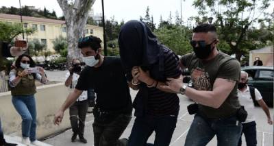 Νέα Σμύρνη: Κρατούμενος μέχρι τη Δευτέρα που θα δικαστεί ο 22χρονος σάτυρος | Το ξέσπασμα της μητέρας του