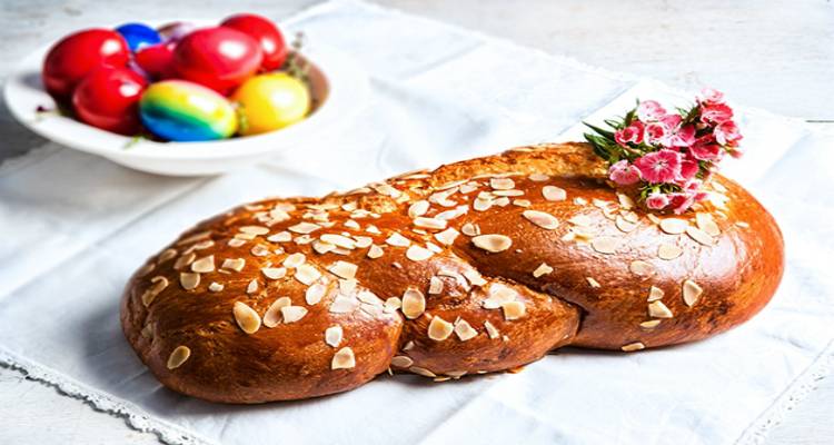 Πασχαλινά τσουρέκια