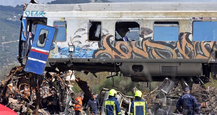 &Sigma;ύ&gamma;&kappa;&rho;&omicron;&upsilon;&sigma;&eta; &tau;&rho;έ&nu;&omega;&nu;: &Tau;&alpha; &nu;&tau;&omicron;&kappa;&omicron;&upsilon;&mu;έ&nu;&tau;&alpha; &tau;&eta;&sigmaf; &tau;&rho;&alpha;&gamma;&omega;&delta;ί&alpha;&sigmaf; &kappa;&alpha;&iota; &tau;&omicron; &laquo;&Alpha;&mu;ά&nu;!&raquo; &tau;&omicron;&upsilon; &sigma;&tau;&alpha;&theta;&mu;ά&rho;&chi;&eta;