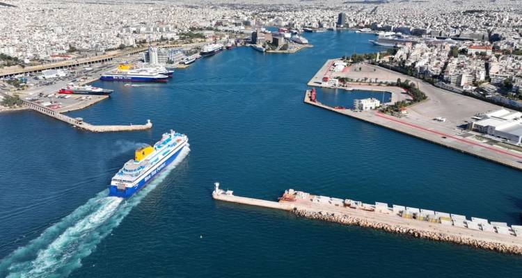 &Sigma;&omicron;&rho;ό&sigmaf; &gamma;&upsilon;&nu;&alpha;ί&kappa;&alpha;&sigmaf; &alpha;&nu;&alpha;&sigma;ύ&rho;&theta;&eta;&kappa;&epsilon; &alpha;&pi;ό &tau;&omicron; &Lambda;&iota;&mu;&epsilon;&nu;&iota;&kappa;ό &sigma;&tau;&omicron; &lambda;&iota;&mu;ά&nu;&iota; &tau;&omicron;&upsilon; &Pi;&epsilon;&iota;&rho;&alpha;&iota;ά - &Phi;&omicron;&rho;&omicron;ύ&sigma;&epsilon; &mu;&alpha;&gamma;&iota;ό