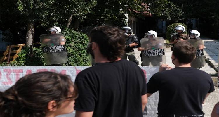 &Epsilon;&Lambda;&Mu;&Epsilon; &Lambda;ή&mu;&nu;&omicron;&upsilon;: Έ&xi;&omega; &eta; &alpha;&sigma;&tau;&upsilon;&nu;&omicron;&mu;ί&alpha; &alpha;&pi;ό &tau;&iota;&sigmaf; &sigma;&chi;&omicron;&lambda;έ&sigmaf;!