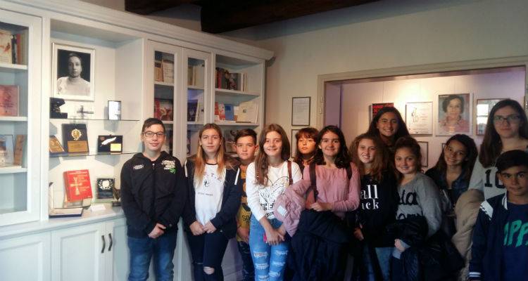 &Tau;&omicron; &Gamma;&upsilon;&mu;&nu;ά&sigma;&iota;&omicron; &Lambda;&iota;&beta;&alpha;&delta;&omicron;&chi;&omega;&rho;ί&omicron;&upsilon; &epsilon;&upsilon;&chi;&alpha;&rho;&iota;&sigma;&tau;&epsilon;ί...