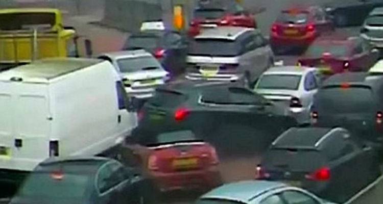 &Beta;ί&nu;&tau;&epsilon;&omicron;: &Delta;&iota;&alpha;&rho;&rho;ή&kappa;&tau;&eta;&sigmaf; &pi;&rho;&omicron;&sigma;&pi;&alpha;&theta;&epsilon;ί &nu;&alpha; &tau;&omicron; &sigma;&kappa;ά&sigma;&epsilon;&iota; &omicron;&delta;&eta;&gamma;ώ&nu;&tau;&alpha;&sigmaf; &alpha;&nu;ά&pi;&omicron;&delta;&alpha; &sigma;&tau;&eta;&nu; &kappa;ί&nu;&eta;&sigma;&eta;