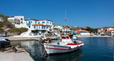 &Omicron; &Alpha;&iota; &Sigma;&tau;&rho;ά&tau;&eta;&sigmaf; &alpha;&nu;ά&mu;&epsilon;&sigma;&alpha; &sigma;&tau;&alpha; 4 &epsilon;&lambda;&lambda;&eta;&nu;&iota;&kappa;ά &nu;&eta;&sigma;&iota;ά &gamma;&iota;&alpha; &nu;&alpha; &nu;&iota;ώ&sigma;&epsilon;&iota;&sigmaf; &alpha;&pi;&epsilon;&lambda;&epsilon;&upsilon;&theta;&epsilon;&rho;&omega;&mu;έ&nu;&omicron;&sigmaf;