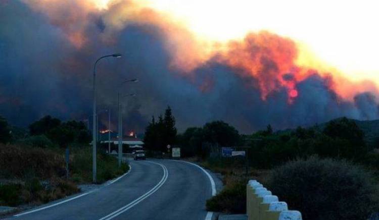 &Sigma;&upsilon;&nu;&epsilon;&chi;ί&zeta;&epsilon;&iota; &nu;&alpha; &mu;&alpha;ί&nu;&epsilon;&tau;&alpha;&iota; &eta; &phi;&omega;&tau;&iota;ά &sigma;&tau;&eta; &Rho;ό&delta;&omicron;