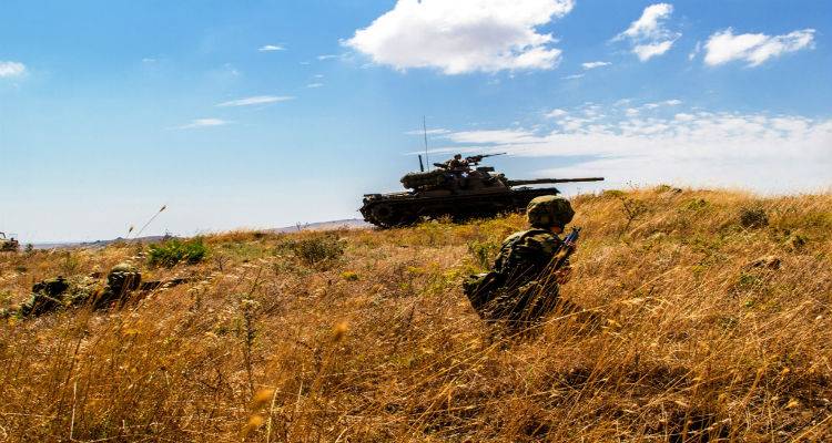 &Eta; &Tau;&omicron;&upsilon;&rho;&kappa;ί&alpha; &alpha;&rho;&nu;&epsilon;ί&tau;&alpha;&iota; ό&tau;&iota; &eta; &Epsilon;&lambda;&lambda;ά&delta;&alpha; &mu;&pi;&omicron;&rho;&epsilon;ί &nu;&alpha; &pi;&rho;&alpha;&gamma;&mu;&alpha;&tau;&omicron;&pi;&omicron;&iota;ή&sigma;&epsilon;&iota; &sigma;&tau;&rho;&alpha;&tau;&iota;&omega;&tau;&iota;&kappa;έ&sigmaf; &alpha;&sigma;&kappa;ή&sigma;&epsilon;&iota;&sigmaf; &sigma;&tau;&eta; &Lambda;ή&mu;&nu;&omicron;