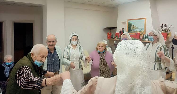 Επίσκεψη του ΧΟΛ Ήφαιστος στο Γηροκομείο Λήμνου: Μερικές φορές τι ωραίο που είναι να μην σ´ αφήνουν μόνο!