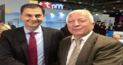 &Sigma;&tau;&omicron; &Lambda;&omicron;&nu;&delta;ί&nu;&omicron; "&tau;&alpha;&xi;ί&delta;&epsilon;&psi;&alpha;&nu;" &omicron;&iota; &omicron;&mu;&omicron;&rho;&phi;&iota;έ&sigmaf; &tau;&omega;&nu; &nu;&eta;&sigma;&iota;ώ&nu; &tau;&omicron;&upsilon; &Beta;. &Alpha;&iota;&gamma;&alpha;ί&omicron;&upsilon;