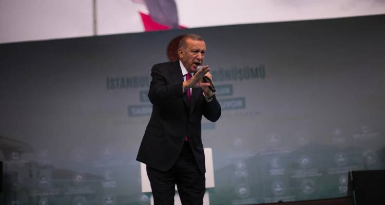 &laquo;&Alpha;&beta;ά&sigma;&iota;&mu;&epsilon;&sigmaf; &phi;ή&mu;&epsilon;&sigmaf;&raquo;: &Eta; &tau;&omicron;&upsilon;&rho;&kappa;&iota;&kappa;ή &pi;&rho;&omicron;&epsilon;&delta;&rho;ί&alpha; &delta;&iota;&alpha;&psi;&epsilon;ύ&delta;&epsilon;&iota; &pi;&lambda;&eta;&rho;&omicron;&phi;&omicron;&rho;ί&epsilon;&sigmaf; &gamma;&iota;&alpha; έ&mu;&phi;&rho;&alpha;&gamma;&mu;&alpha; &tau;&omicron;&upsilon; &Epsilon;&rho;&nu;&tau;&omicron;&gamma;ά&nu; &kappa;&alpha;&iota; &nu;&omicron;&sigma;&eta;&lambda;&epsilon;ί&alpha;