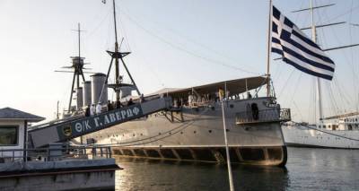 15 &Mu;&alpha;ΐ&omicron;&upsilon;: &Sigma;&alpha;&nu; &sigma;ή&mu;&epsilon;&rho;&alpha; &tau;&omicron; 1911 &pi;&alpha;&rho;&alpha;&delta;ό&theta;&eta;&kappa;&epsilon; &sigma;&tau;&eta;&nu; &Epsilon;&lambda;&lambda;ά&delta;&alpha; &tau;&omicron; &theta;&omega;&rho;&eta;&kappa;&tau;ό &laquo;&Alpha;&beta;έ&rho;&omega;&phi;&raquo;