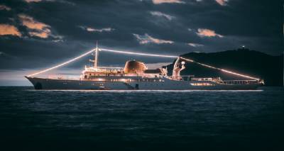 &Sigma;&tau;&eta;&nu; &Lambda;ή&mu;&nu;&omicron; &eta; &theta;&rho;&upsilon;&lambda;&iota;&kappa;ή &theta;&alpha;&lambda;&alpha;&mu;&eta;&gamma;ό&sigmaf; &tau;&omicron;&upsilon; &Alpha;&rho;&iota;&sigma;&tau;&omicron;&tau;έ&lambda;&eta; &Omega;&nu;ά&sigma;&eta;