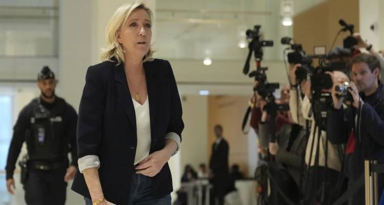 Γαλλία: Ο προϋπολογισμός προκαλεί αναταράξεις -Νέες αξιώσεις Λεπέν, προθεσμία έως τη Δευτέρα δίνει στον Μπαρνιέ