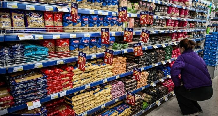 &Sigma;&kappa;&lambda;&eta;&rho;ά &pi;&alpha;&zeta;ά&rho;&iota;&alpha; &mu;&epsilon; &tau;&eta;&nu; &alpha;&gamma;&omicron;&rho;ά &gamma;&iota;&alpha; &nu;&alpha; &mu;&pi;&epsilon;&iota; &laquo;&phi;&rho;έ&nu;&omicron;&raquo; &sigma;&tau;&iota;&sigmaf; &alpha;&nu;&alpha;&tau;&iota;&mu;ή&sigma;&epsilon;&iota;&sigmaf; | &Eta; &nu;έ&alpha; &laquo;&sigma;&upsilon;&mu;&phi;&omega;&nu;ί&alpha; &kappa;&upsilon;&rho;ί&omega;&nu;&raquo; &kappa;&alpha;&iota; &tau;&omicron; &sigma;&chi;έ&delta;&iota;&omicron; &gamma;&iota;&alpha; &tau;&alpha; &Chi;&rho;&iota;&sigma;&tau;&omicron;ύ&gamma;&epsilon;&nu;&nu;&alpha;