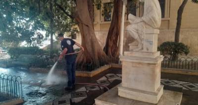 &Rho;ό&delta;&omicron;&sigmaf;: &Mu;&epsilon;&tau;&alpha;&kappa;&iota;&nu;ή&theta;&eta;&kappa;&alpha;&nu; ό&lambda;&omicron;&iota; &omicron;&iota; &mu;&epsilon;&tau;&alpha;&nu;ά&sigma;&tau;&epsilon;&sigmaf; &alpha;&pi;ό &tau;&omicron; &kappa;έ&nu;&tau;&rho;&omicron; &tau;&omicron;&upsilon; &nu;&eta;&sigma;&iota;&omicron;ύ -&Kappa;&alpha;&theta;&alpha;&rho;ί&sigma;&tau;&eta;&kappa;&alpha;&nu; &pi;ά&rho;&kappa;&alpha; &kappa;&alpha;&iota; &pi;&lambda;&alpha;&tau;&epsilon;ί&epsilon;&sigmaf; [&epsilon;&iota;&kappa;ό&nu;&epsilon;&sigmaf;]