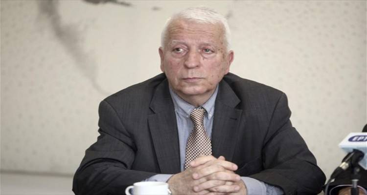 «Επιλέγει ν’ απομονωθεί;»