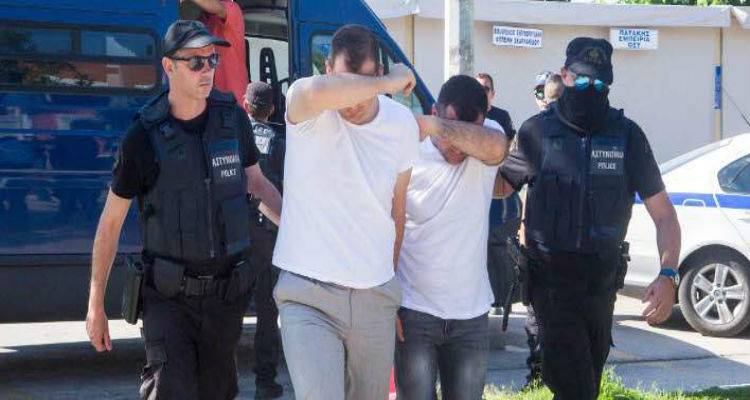 &Sigma;&tau;&omicron; &delta;&iota;&kappa;&alpha;&sigma;&tau;ή&rho;&iota;&omicron; &sigma;ή&mu;&epsilon;&rho;&alpha; &omicron;&iota; &laquo;8&raquo; &Tau;&omicron;ύ&rho;&kappa;&omicron;&iota; &sigma;&tau;&rho;&alpha;&tau;&iota;&omega;&tau;&iota;&kappa;&omicron;ί | &Pi;&omicron;&iota;&epsilon;&sigmaf; &kappa;&alpha;&tau;&eta;&gamma;&omicron;&rho;ί&epsilon;&sigmaf; &alpha;&nu;&tau;&iota;&mu;&epsilon;&tau;&omega;&pi;ί&zeta;&omicron;&upsilon;&nu;