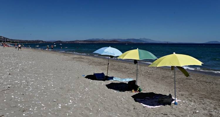 Αφαιρέθηκε η Γαλάζια Σημαία από 22 βραβευμένες ακτές -Για ποιο λόγο, ποιες είναι