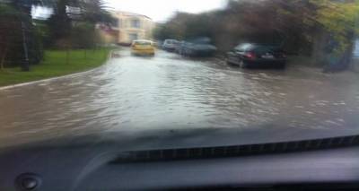 Εικόνες από τη βροχερή Μύρινα | Προβλήματα στις γνωστές περιοχές (photos)