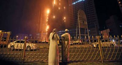 Φωτιά σε ουρανοξύστες στα Ηνωμένα Αραβικά Εμιράτα (photos)