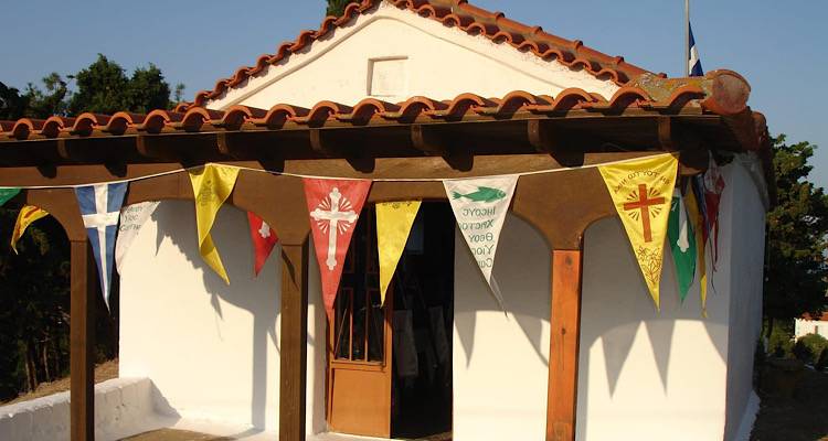 &Lambda;ή&mu;&nu;&omicron;&sigmaf;: &Epsilon;&omicron;&rho;&tau;ά&zeta;&epsilon;&iota; &omicron; &nu;&alpha;ό&sigmaf; &tau;&eta;&sigmaf; &Alpha;&gamma;ί&alpha;&sigmaf; &Phi;&omega;&tau;ί&delta;&omicron;&sigmaf; &sigma;&tau;&eta;&nu; &Kappa;&alpha;&lambda;&lambda;&iota;&theta;έ&alpha;