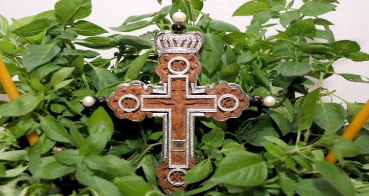 Λήμνος: Υποδοχή αποτμήματος Τιμίου Ξύλου εκ του Ζωοποιού Σταυρού στην Ιερά Μητρόπολη