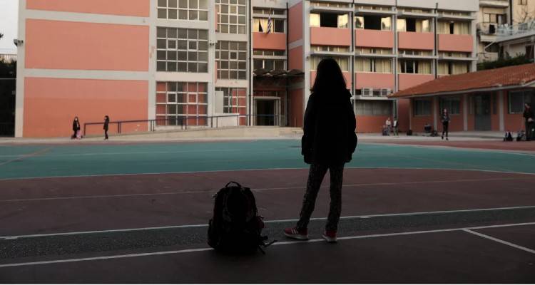 Στον ανακριτή σήμερα ο δάσκαλος που συνελήφθη για σεξουαλική παρενόχληση | Τα μηνύματα σοκ που έστελνε σε ανήλικες μαθήτριές του