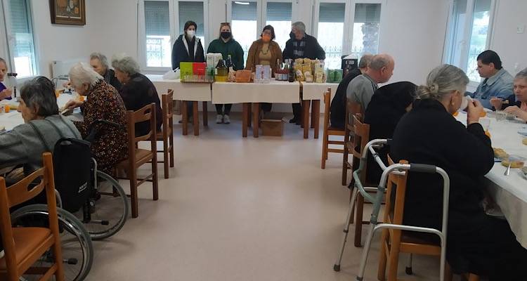 &Eta; &Mu;&omicron;&nu;ά&delta;&alpha; &Phi;&rho;&omicron;&nu;&tau;ί&delta;&alpha;&sigmaf; &Eta;&lambda;&iota;&kappa;&iota;&omega;&mu;έ&nu;&omega;&nu; &laquo;&Omicron; &Kappa;&alpha;&lambda;ό&sigmaf; &Sigma;&alpha;&mu;&alpha;&rho;&epsilon;ί&tau;&eta;&sigmaf;&raquo; &alpha;&nu;&alpha;&zeta;&eta;&tau;ά &epsilon;&theta;&epsilon;&lambda;&omicron;&nu;&tau;έ&sigmaf;.