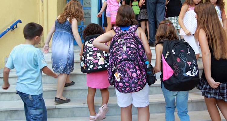 &Tau;&alpha; &xi;&epsilon;&chi;&alpha;&sigma;&mu;έ&nu;&alpha; &pi;&alpha;&iota;&delta;&iota;ά &tau;&eta;&sigmaf; &laquo;&Gamma;&rho;&alpha;&mu;&mu;ή&sigmaf; &Sigma;&kappa;&alpha;&nu;&delta;ά&lambda;&eta;&sigmaf;&raquo;