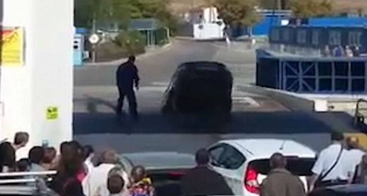 &Beta;ί&nu;&tau;&epsilon;&omicron;: &Alpha;&nu;&upsilon;&pi;ό&mu;&omicron;&nu;&omicron;&sigmaf; &omicron;&delta;&eta;&gamma;ό&sigmaf; &delta;&epsilon;&nu; &pi;&epsilon;&rho;ί&mu;&epsilon;&nu;&epsilon; &nu;&alpha; &delta;έ&sigma;&epsilon;&iota; &tau;&omicron; &kappa;&alpha;&rho;ά&beta;&iota; &kappa;&iota; έ&pi;&epsilon;&sigma;&epsilon; &sigma;&tau;&eta; &theta;ά&lambda;&alpha;&sigma;&sigma;&alpha;