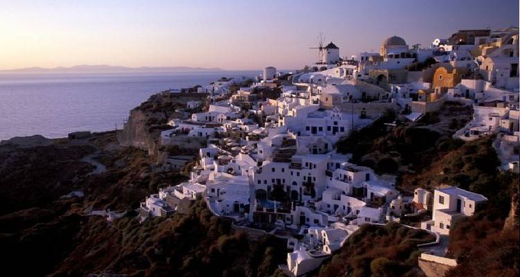 &Tau;&omicron;&upsilon;&rho;&kappa;ί&alpha;: &Alpha;&nu;&alpha;&kappa;ά&lambda;&upsilon;&psi;&alpha;&nu; &tau;&alpha; &pi;&rho;ώ&tau;&alpha; &theta;ύ&mu;&alpha;&tau;&alpha; &alpha;&pi;ό &tau;&omicron; &tau;&sigma;&omicron;&upsilon;&nu;ά&mu;&iota; &tau;&omicron;&upsilon; &eta;&phi;&alpha;&iota;&sigma;&tau;&epsilon;ί&omicron;&upsilon; &tau;&eta;&sigmaf; &Sigma;&alpha;&nu;&tau;&omicron;&rho;ί&nu;&eta;&sigmaf;