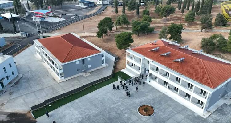 &Sigma;&epsilon; &delta;&iota;&kappa;ή &tau;&omicron;&upsilon;&sigmaf; &sigma;&tau;έ&gamma;&eta; &tau;&alpha; &sigma;&tau;&epsilon;&lambda;έ&chi;&eta; &tau;&omega;&nu; &Epsilon;&nu;ό&pi;&lambda;&omega;&nu; &Delta;&upsilon;&nu;ά&mu;&epsilon;&omega;&nu; &pi;&omicron;&upsilon; &mu;&epsilon;&tau;&alpha;&tau;ί&theta;&epsilon;&nu;&tau;&alpha;&iota;
