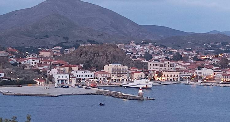 &Phi;&omega;&tau;ό: &Nu;&tau;ί&nu;&alpha; &Kappa;&alpha;&rho;&alpha;&gamma;&epsilon;ώ&rho;&gamma;&omicron;&upsilon;