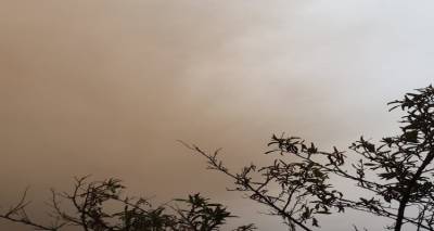 &Kappa;&iota; ό&mu;&omega;&sigmaf;, έ&phi;&tau;&alpha;&sigma;&alpha;&nu; &Lambda;ή&mu;&nu;&omicron; &omicron;&iota; &kappa;&alpha;&pi;&nu;&omicron;ί &alpha;&pi;ό &tau;&eta; &phi;&omega;&tau;&iota;ά &sigma;&tau;&eta; &Beta;. &Epsilon;ύ&beta;&omicron;&iota;&alpha;