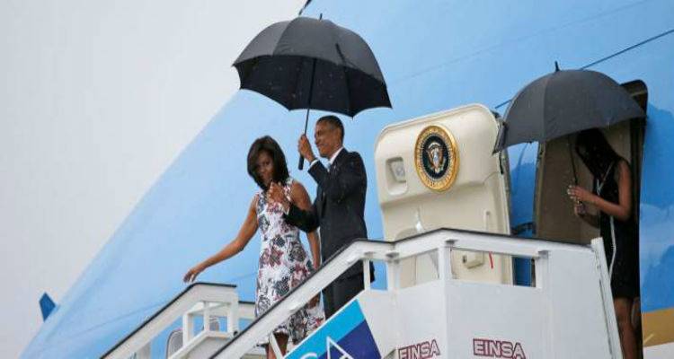 &Epsilon;&phi;&tau;&alpha;&sigma;&epsilon; &sigma;&tau;&eta;&nu; &Alpha;&beta;ά&nu;&alpha; &omicron; &Omicron;&mu;&pi;ά&mu;&alpha; &kappa;&alpha;&iota; &tau;&omicron;&upsilon;ί&tau;&alpha;&rho;&epsilon; &laquo;&Pi;ώ&sigmaf; &pi;ά&epsilon;&iota; &Kappa;&omicron;ύ&beta;&alpha;;&raquo;  (photos)