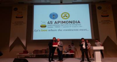 &Omicron; &Delta;. &Chi;&alpha;&sigma;ά&pi;&eta;&sigmaf; &sigma;&tau;&omicron;&nu; FM 100 &gamma;&iota;&alpha; &tau;&eta; &nu;έ&alpha; &delta;&iota;&epsilon;&theta;&nu;ή &delta;&iota;ά&kappa;&rho;&iota;&sigma;&eta; &tau;&omicron;&upsilon; &kappa;&omicron;&rho;&upsilon;&phi;&alpha;ί&omicron;&upsilon; &mu;&epsilon;&lambda;&iota;&omicron;ύ &tau;&eta;&sigmaf; &Lambda;ή&mu;&nu;&omicron;&upsilon; (mp3 &amp; photos)